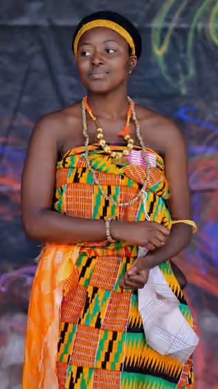 Akan people — Akan girl dancing cultural Akan Dance