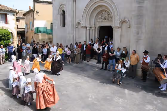 Farandole — Farandole à Saint-Geniès-de-Comolas