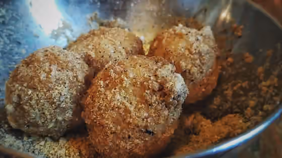 Sì (dessert) — ​裹上花生粉的𥻵（米时）