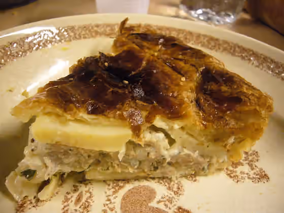 Occitan cuisine — Part de pâté de pommes de terre, spécialité culinaire du Limousin (Veyrac, Haute-Vienne, le 15 novembre 2008)