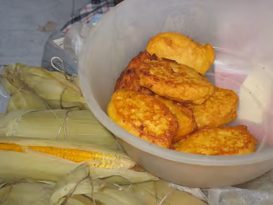 Perkedel jagung — Barranquilla maize buñuelos (sweet corn fritters)