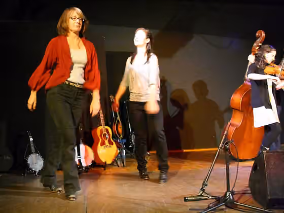 Clogging — Paula Bradley and Kristin Andreassen clogging with Uncle Earl at Kult , Niederstetten