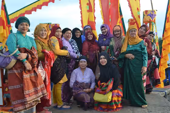 orang Magindanau — Among the highlights of Shariff Kabunsuan Festival 2016 Celebration is the Guinakit Fluvial Parade jointly conducted on December 19, 2016 at Cotabato City Wharf, by the Department of Tourism-ARMM, Department of Tourism- RO XII, and City…