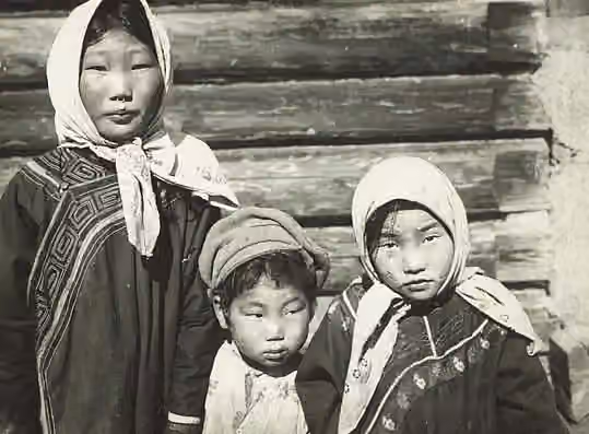 Suku Nanai — Nanai (Hezhe) children.