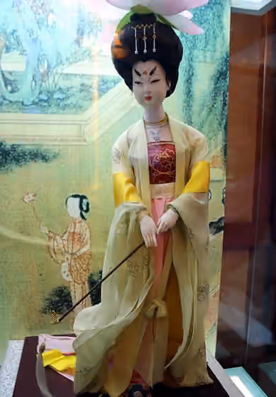 Daxiushan — The clothing that the figure wear, depicting Tang Dynasty Clothing Daxiushan (大袖衫), taken in Xi'an Shaanxi History Museum.