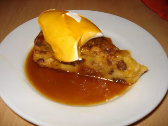 Sammarinese cuisine — Bustrengo prepared with polenta, apple, fig and toffee.