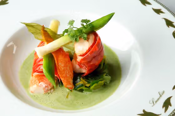 Masakan Prancis — This dish consists of marinated crayfish on gazpacho asparagus and watercress