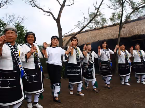 orang Kavalan — Women of Kebalan.
