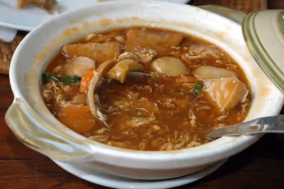 Sapo tahu — Seafood and tofu claypot ( sapo ).