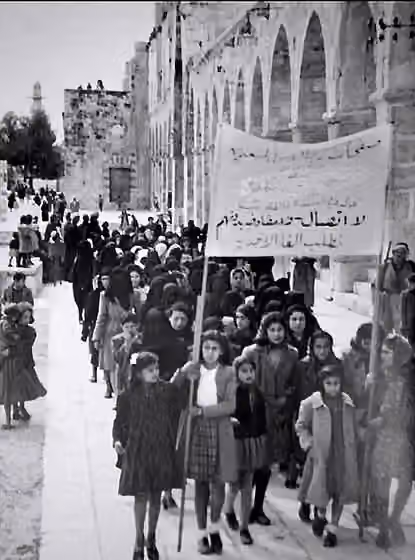 Palestina — Palestinian women in a protest in Jerusalem, Palestine 1930.