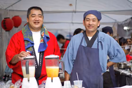 East Asian Argentines — Organizado por la Dirección General de Colectividades de la Subsecretaría de Derechos Humanos y Pluralismo Cultural del gobierno porteño, el sábado 10 de marzo tuvo lugar el el primer Patio Gastronómico de las colectividades.