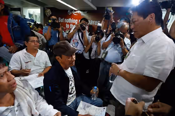 Filipinos in Saudi Arabia — Labor secretary Silvestre Bello III talks to repatriated overseas Filipino workers from Saudi Arabia at the Ninoy Aquino International Airport in Pasay City on August 31.