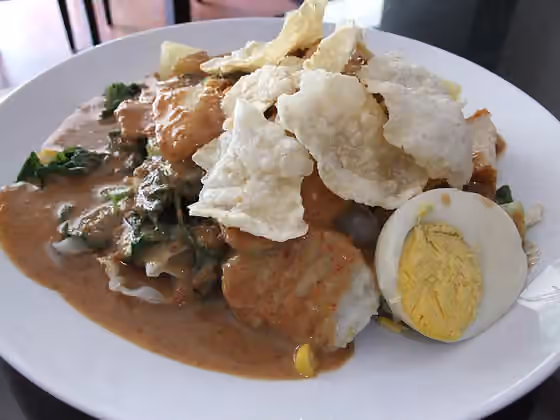 gado-gado — Gado-gado with lontong