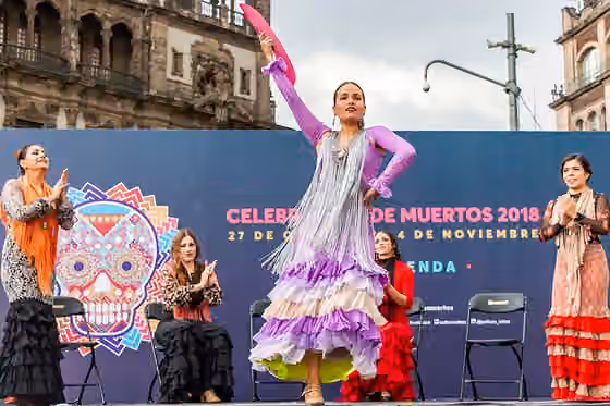 Spaniards in Mexico — Sábado 3 de noviembre de 2018 Como parte de las actividades de la Celebración de Día de Muertos 2018 en el zócalo de la Ciudad de México, se realizó la presentación de Sevillanas y Rumba Flamenca dirige.