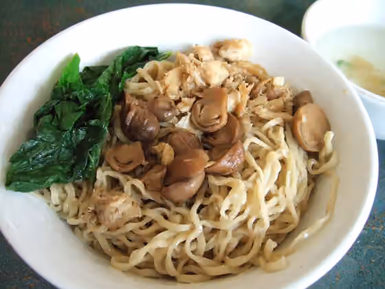 Mi ayam — Chicken noodle with mushroom, picture taken in Jakarta, Indonesia