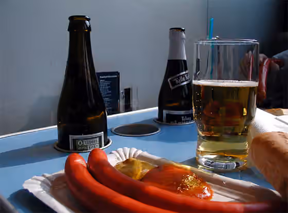Rød pølse — Red pølse and beer