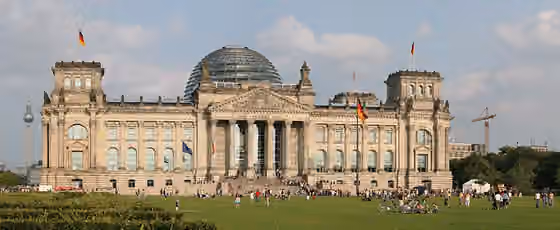orang Jerman — Reichstag in Berlin