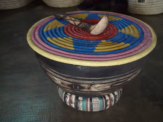 Hidangan Niger — Il est utilisé pour mettre le repas ou pour faire de la decoration et les depiler .