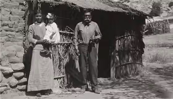 Tübatulabal — Tübatulabal family in 1916, in Kern County near Scovern Hot Springs.