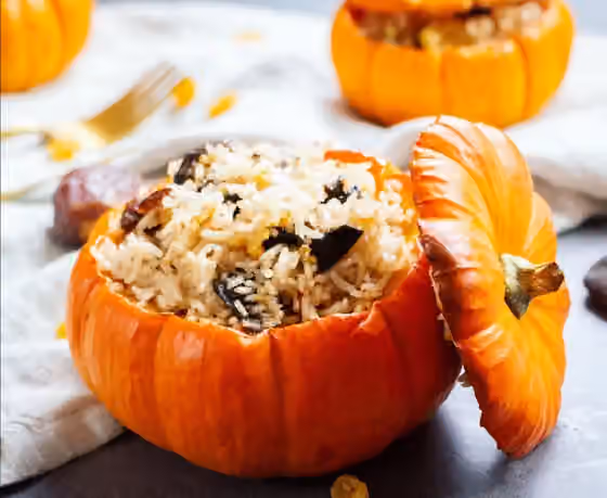 Ghapama — ghapama, calabaza rellena de arroz, miel y frutos secos.