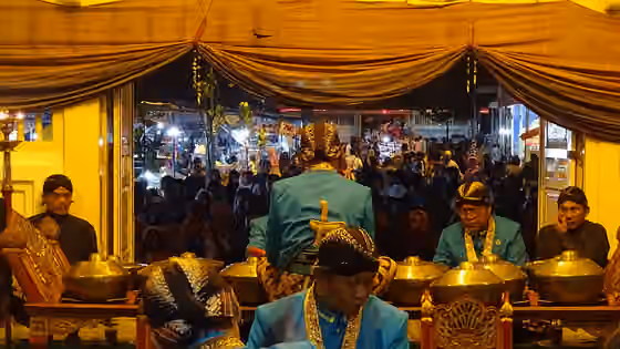 Gamelan sekaten — Gamelan sekaten biasa ditabuh setiap hari selama sepekan dalam perayaan sekaten di Keraton Yogyakarta.