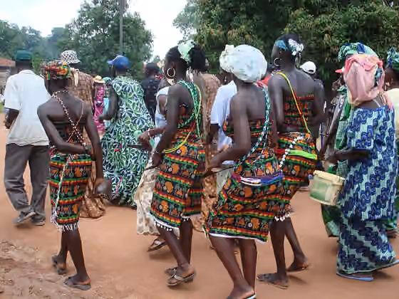 Suku Diola — Jeunes filles diola lors du boukout (rites d'initiation) de Baïla en août 2007 (Casamance, Sénégal)
