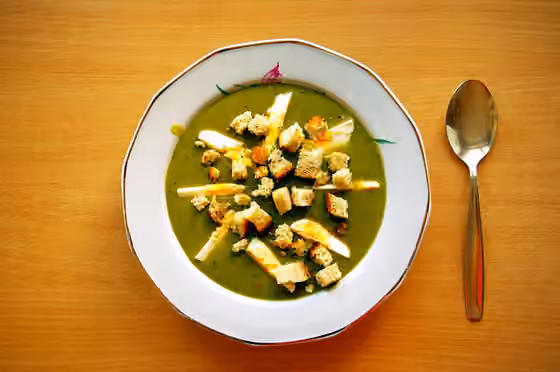 Sup sorrel — Sorrel soup with egg and croutons