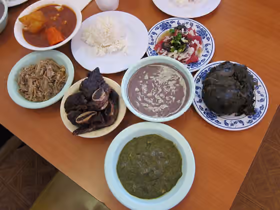 Hidangan Hawaii — Some Hawaiian dishes.