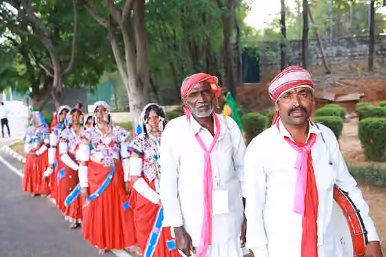 Banjara people — అంతర్జాతీయ విత్తన సదస్సు (ఇష్టా), తెలంగాణ ప్రభుత్వం సంయుక్తంగా హైదరాబాదులోని హైటెక్స్ లో నిర్వహించిన 32వ విత్తన రైతుల సమావేశంలో 2019 జూన్ 28న బంజార కళాకారుల ప్రదర్శన