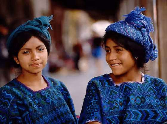 Suku Kaqchikel — Young women on the marketplace of Chichicastenango, Guatemala 1996.