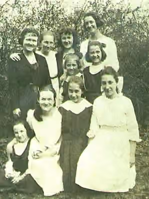 Melungeon — Melungeon girls from Vardy, Tennessee around 1916 in front of the Melungeon boarding school in Asheville, NC