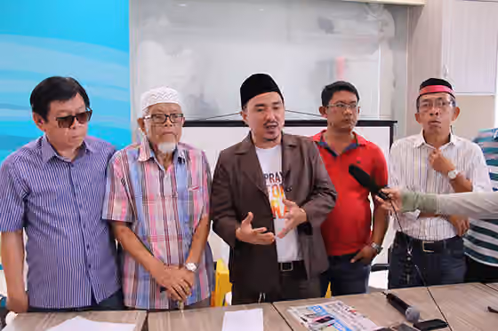 orang Meranau — Lanao sultans making an open letter to President Rodrigo Duterte urging for the quick resolution of the Marawi crisis.