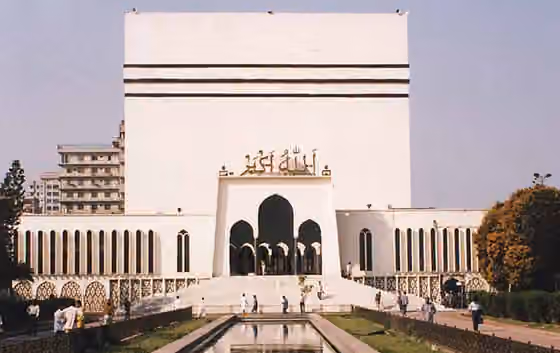 Kan (tribe) — en:Baitul Mukarram National Mosque in en:Dhaka was built in en:1962 .