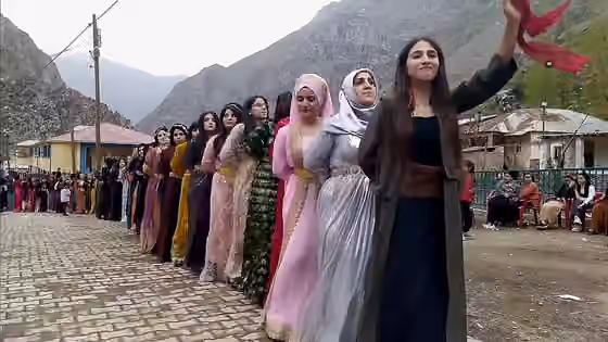 Orang Kurdi di Turki — A traditional Kurdish wedding in Hakkari, Turkey