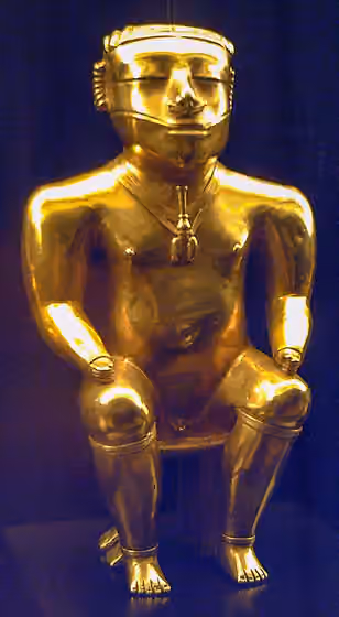 Peradaban Quimbaya — Sitting statuette of a Quimbaya cacique (chief, leader), from Colombia .