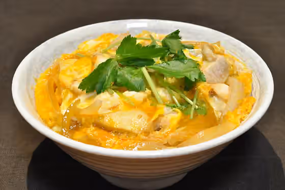Oyakodon — A bowl of rice topped with boiled chicken and eggs