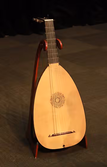 lute gitar arab — Lute (by Princess Ruto, 2013-02-11)