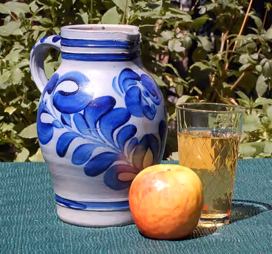 Hessian cuisine — Cider à la Frankfurt — Pitcher and rhomb glass
