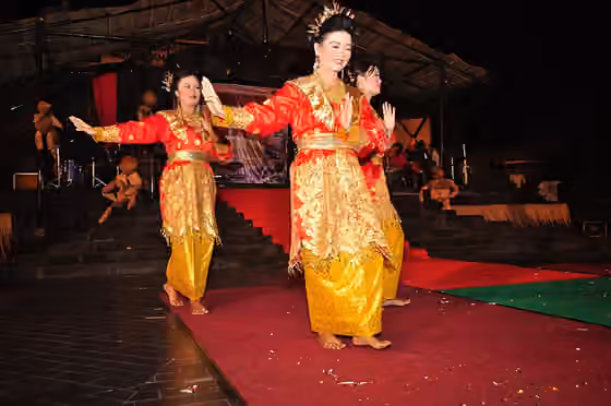 Etnis Mukomuko — Gandai dance, this dance is often presented when weddings, circumcisions, and customary events that apply in the local area.