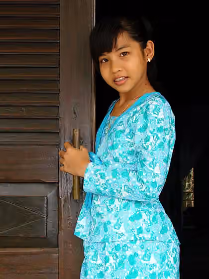 suku Cham — Muslim Cham girl, village near Chau Doc, Mekong delta, Vietnam.