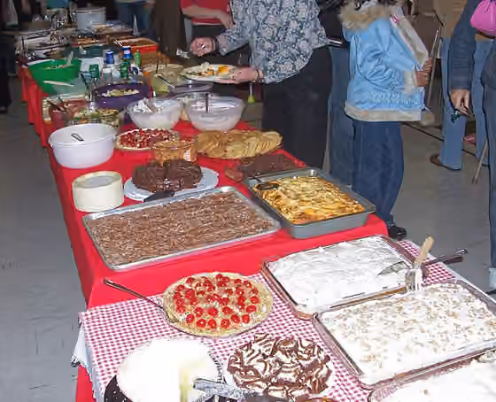 Cuisine of the Midwestern United States — An assortment of food dishes at a church potluck.