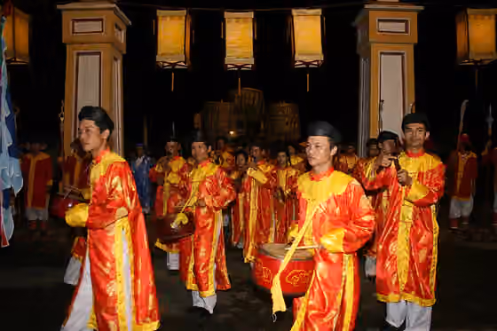 Nhã nhạc — Nhã nhạc cung đình Huế .