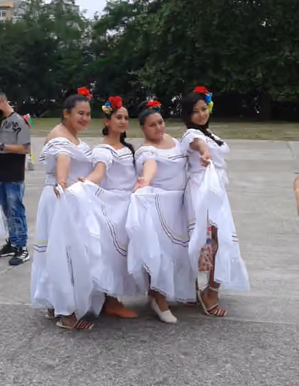 Colombians in Spain — Colombianas en España