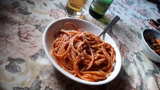 Saus amatriciana — Bucatini all’amatriciana (a preparation of bucatini pasta with Amatriciana sauce), one of the most recognizable dishes of the cuisine of Lazio, in central Italy.