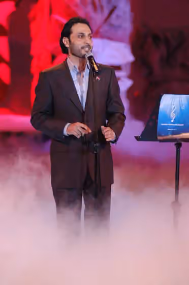 Musik Arab — Majid Al Muhandis is an Iraqi singer and composer.