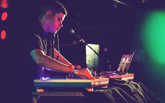 Wonky (genre) — Rustie performing