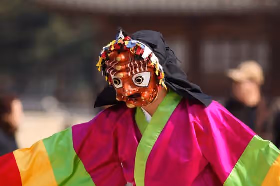 tarian tradisional Korea — Talchum, a Korean mask dance