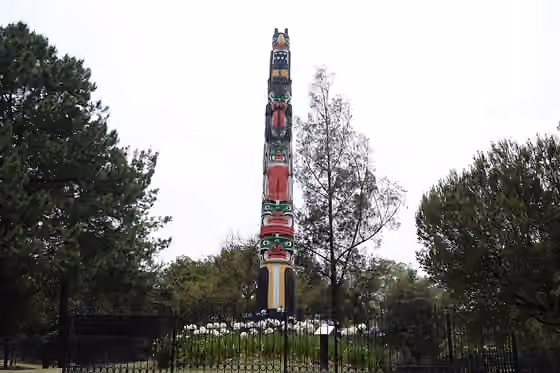 Canadian Mexicans — Totem Canadiense en la Ciudad de México