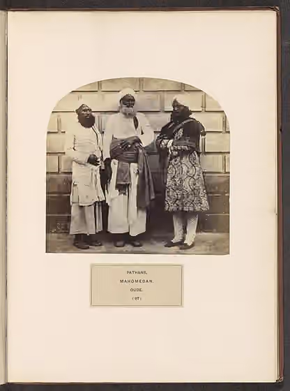 Pathans of Uttar Pradesh — Identificatie Titel(s): Portret van drie onbekende Pashtun mannen uit India met tulbanden.