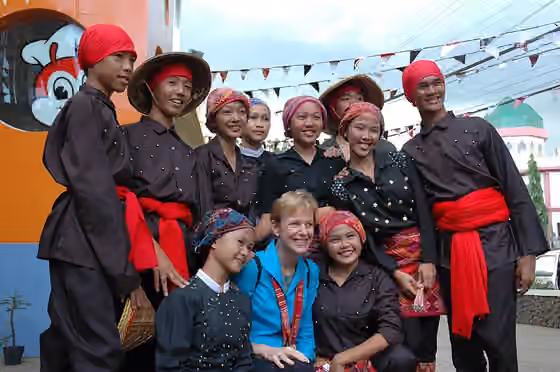 Yakan — US Ambassador Kristie Kenney with Basilan students from the Datu Bantilan Dance Troupe in traditional Yakan costume.